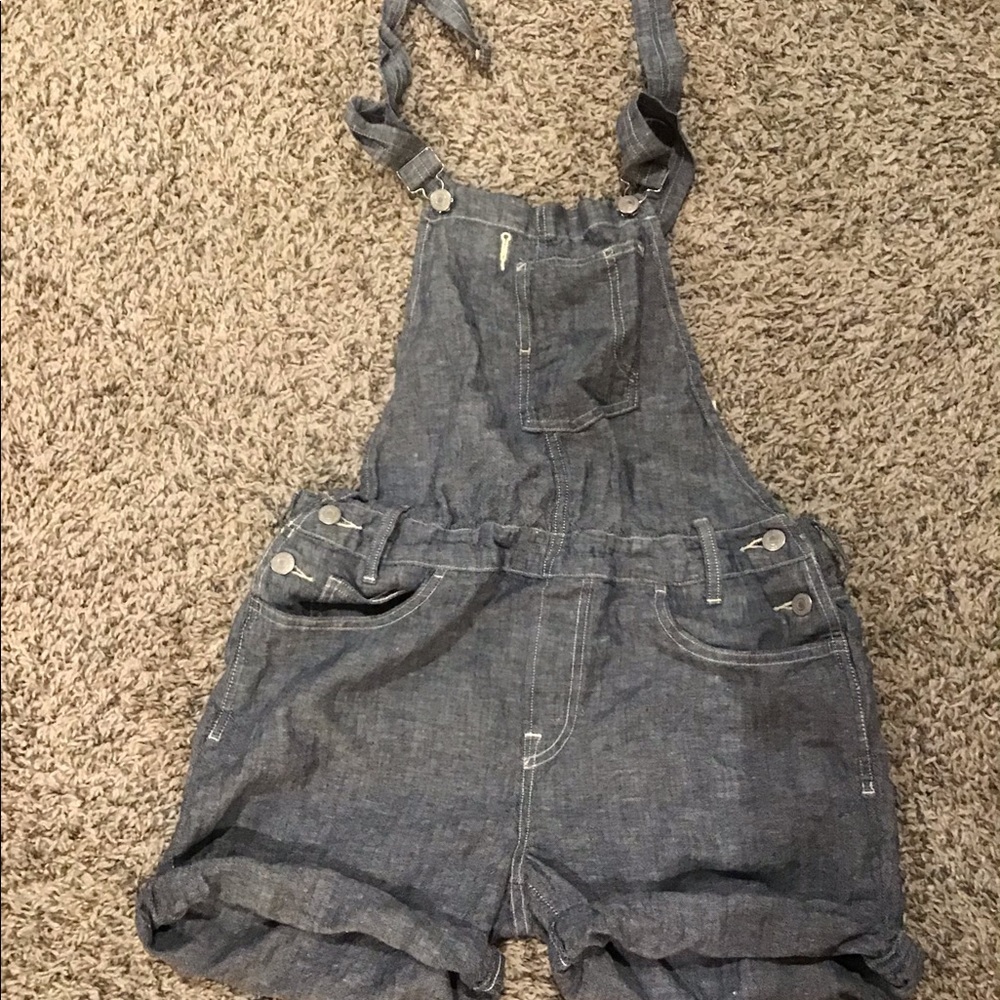Levi’s overall shorts Small